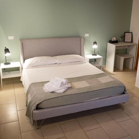 Hostal Lo Scacciapensieri Francavilla Al Mare Exterior foto