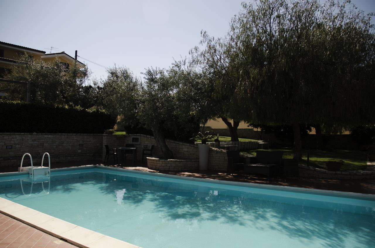 Hostal Lo Scacciapensieri Francavilla Al Mare Exterior foto