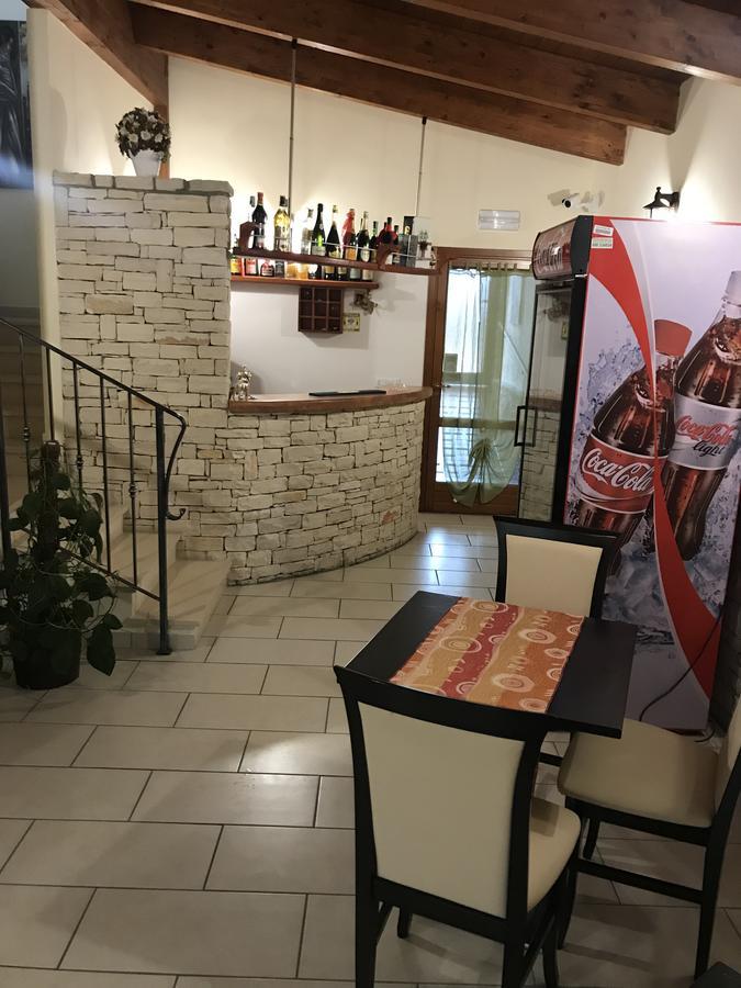 Hostal Lo Scacciapensieri Francavilla Al Mare Exterior foto